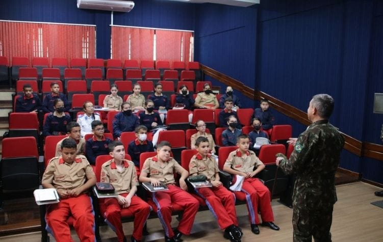 Colégio Militar de Curitiba recebe Visita de Supervisão Escolar da DEPA